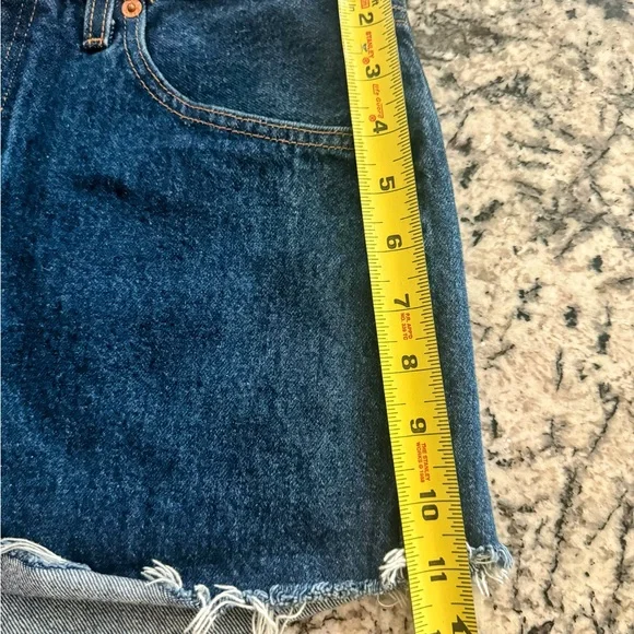 Levi’s Denim Dark Wash Blue Jean Cutoffs  Shorts Women’s Size 32 euc - Picture 4 of 11